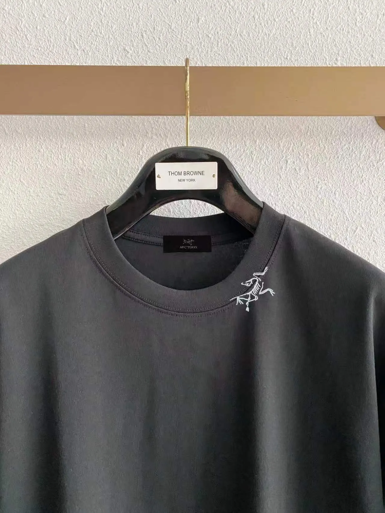 Arc’ter/ logo + New Arrival ， ， ， ， T Same Style。 :Black White Blue Gray Size:S（90-130 ） M（125-140 ） L（135-160 ） XL（160-180 ） XXL（180 ）